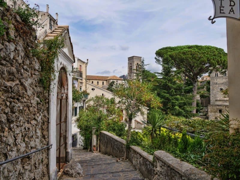 Calles empedradas de Ravello, una de las ciudades más pintorescas de la Costa Amalfitana