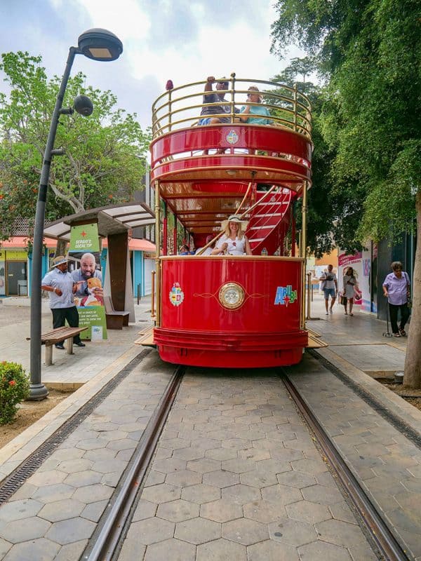 El tranvía gratuito de Oranjestad, Aruba